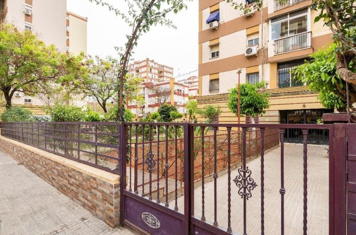 Habitaciones Privadas Con Cama Doble En Sevilla Exterior foto